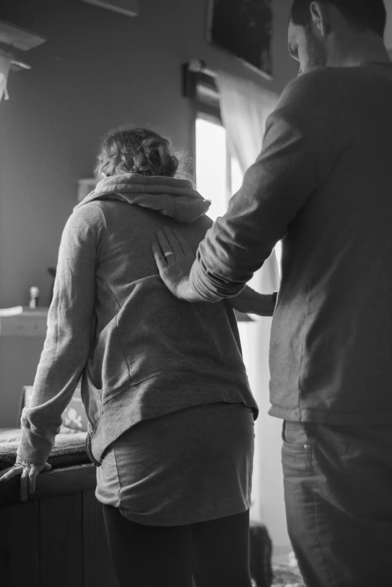 Partner rubbing labouring person's back